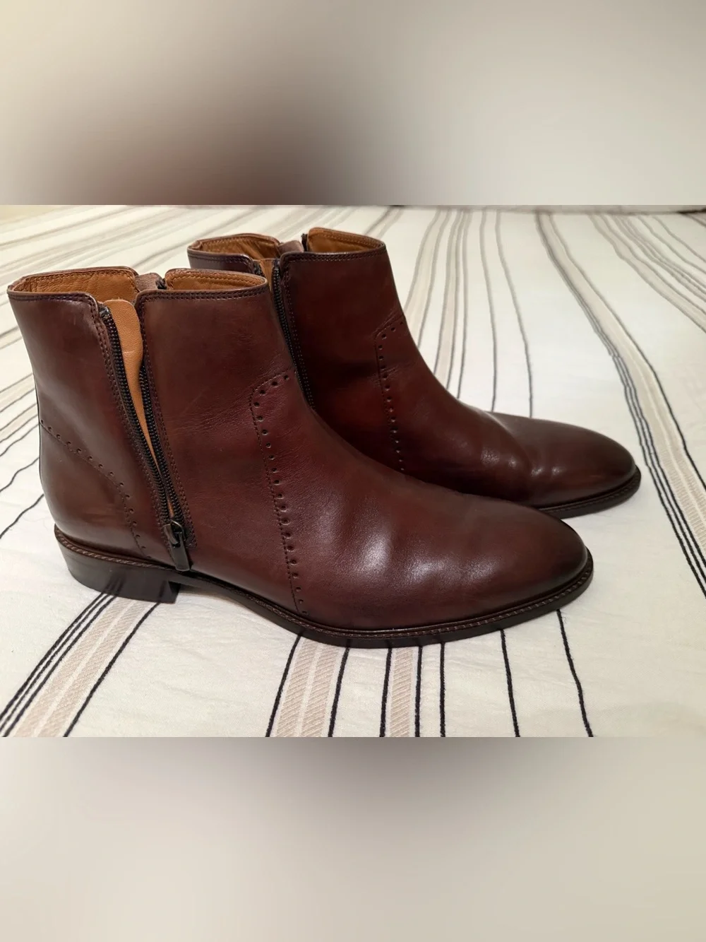 Johnston & Murphy Brown Leather Chukka Boots